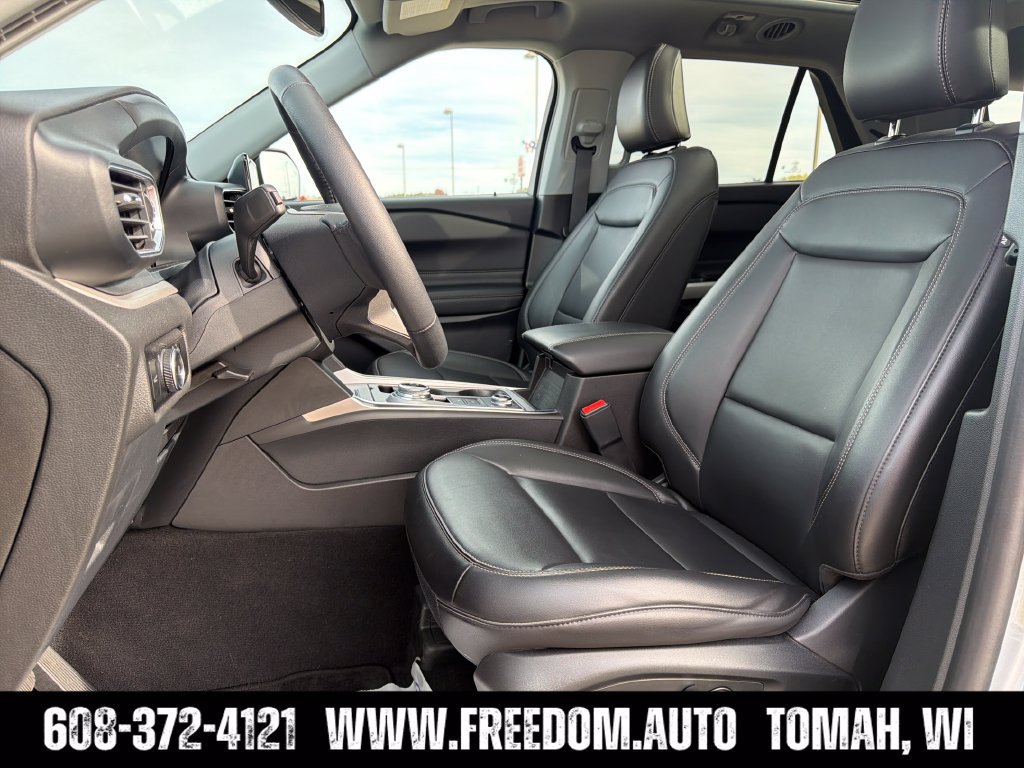 Used 2024 Ford Explorer XLT w/ Equipment Group 202A AWD/4WD image 27