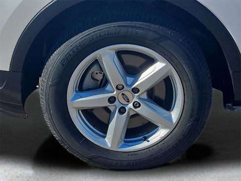 Used 2018 Ford Explorer XLT w/ Equipment Group 201A image 10