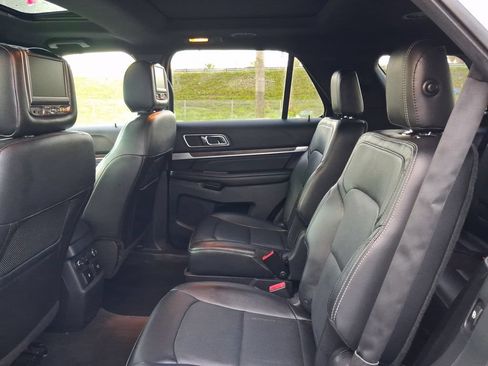 Used 2016 Ford Explorer Limited w/ Equipment Group 301A FWD image 8