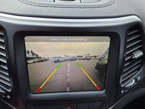 Used 2014 Jeep Cherokee Limited FWD image 12