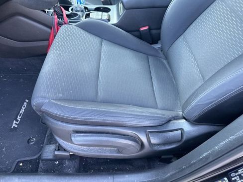 Used 2019 Hyundai Tucson SE image 3