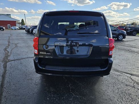 Used 2016 Dodge Grand Caravan SE image 29