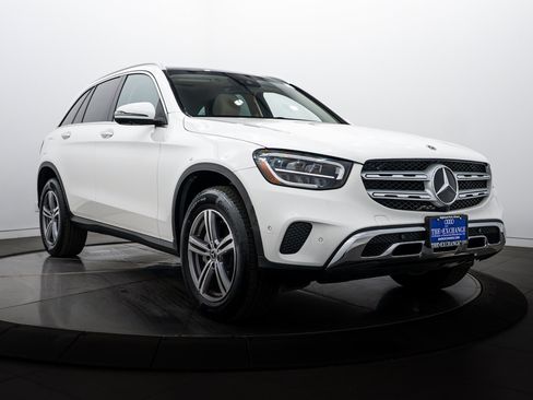 Used 2022 Mercedes-Benz GLC 300 4MATIC image 2
