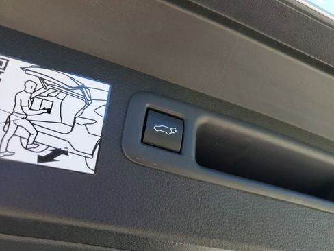 Used 2024 Toyota Highlander Limited image 16