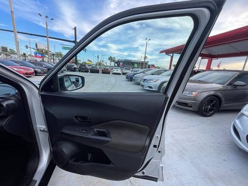 Used 2020 Nissan Kicks S FWD image 9