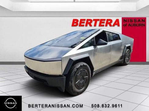 Used 2024 Tesla Cybertruck AWD Crew Cab image 4