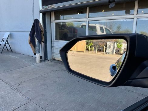 Used 2025 Hyundai Elantra Limited image 20