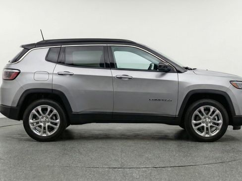 Used 2025 Jeep Compass Limited AWD/4WD image 11