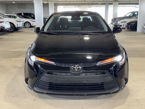 Used 2025 Toyota Corolla LE image 3