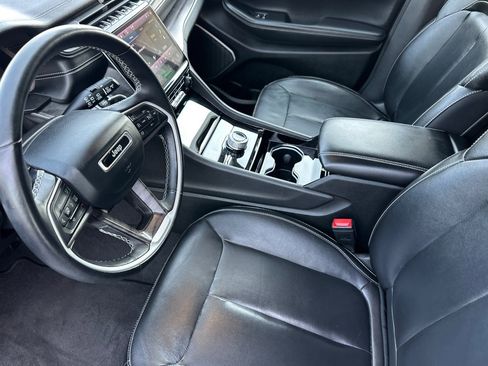 Used 2022 Jeep Grand Cherokee Limited AWD/4WD image 18
