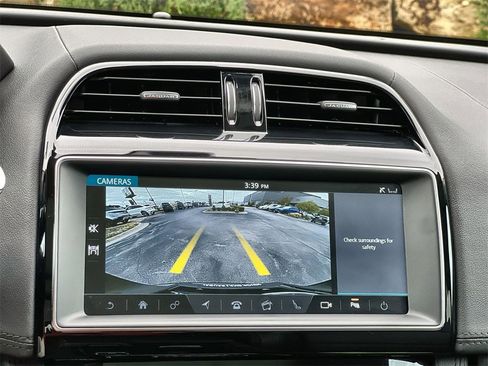 Used 2020 Jaguar F-PACE Prestige image 28