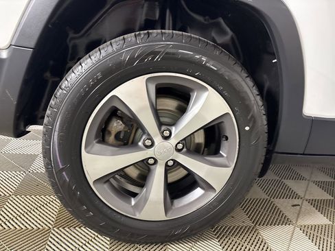 Used 2022 Jeep Cherokee Limited image 32