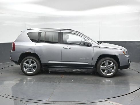 Used 2015 Jeep Compass Limited AWD/4WD image 3