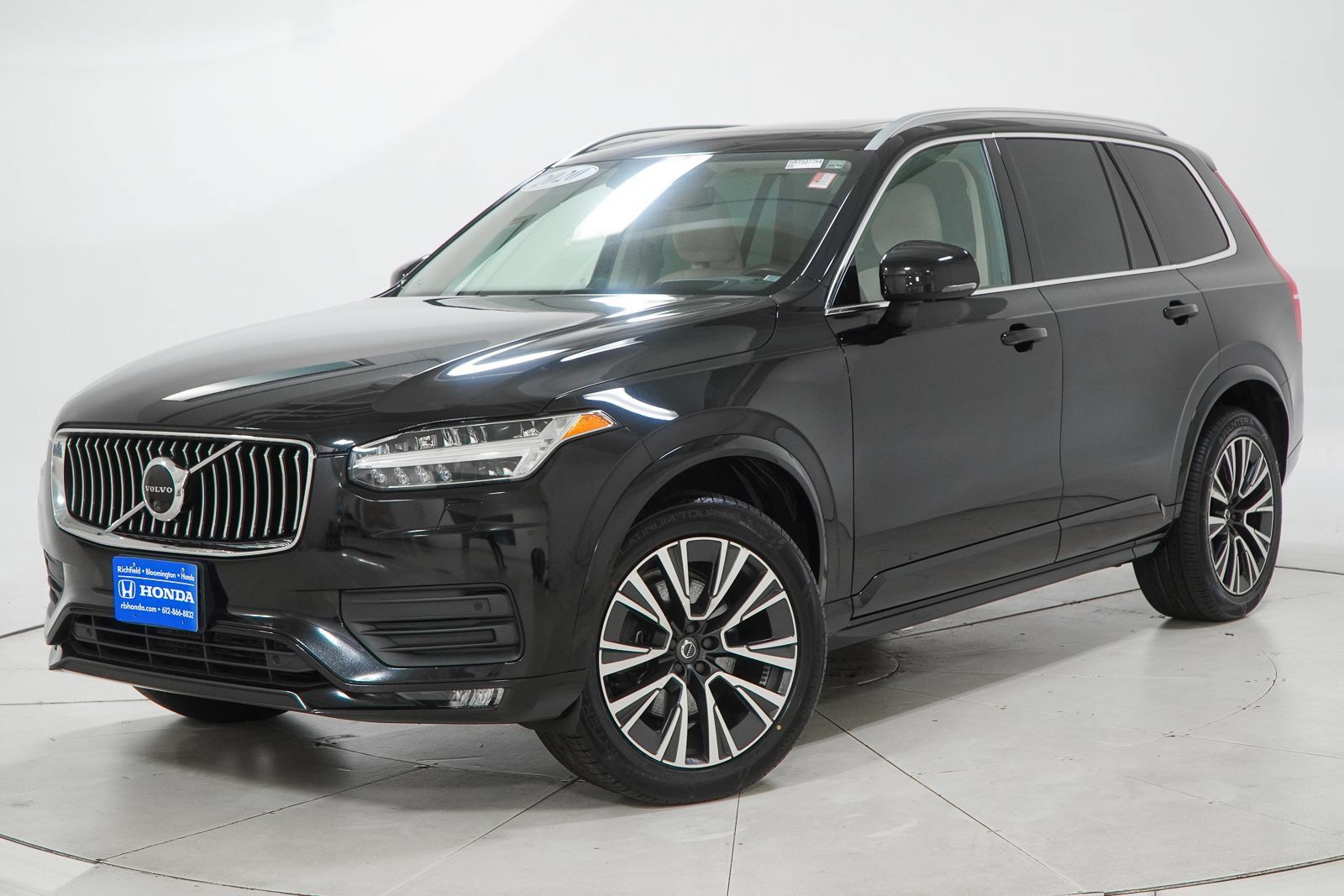 Used 2020 Volvo XC90 T6 Momentum w/ Protection Package Premier AWD/4WD image 1