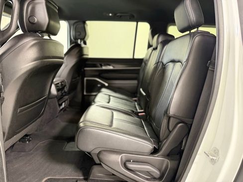 Used 2024 Jeep Wagoneer L Series II RWD image 16