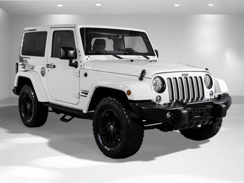 Used 2017 Jeep Wrangler Sahara image 5