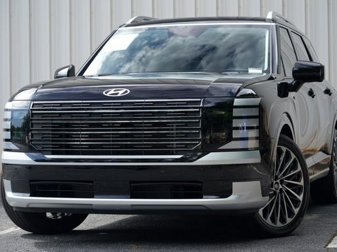 Used 2026 Hyundai Palisade Calligraphy FWD image 3