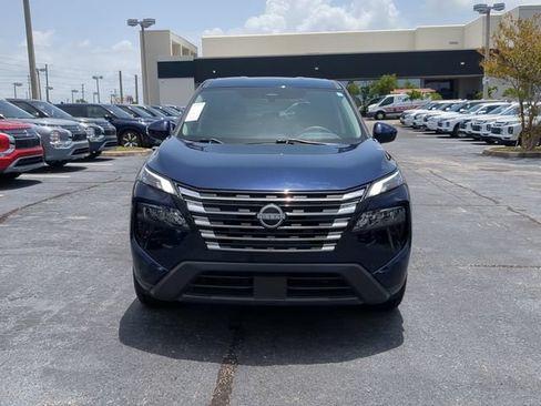 Used 2024 Nissan Rogue SV AWD/4WD image 3