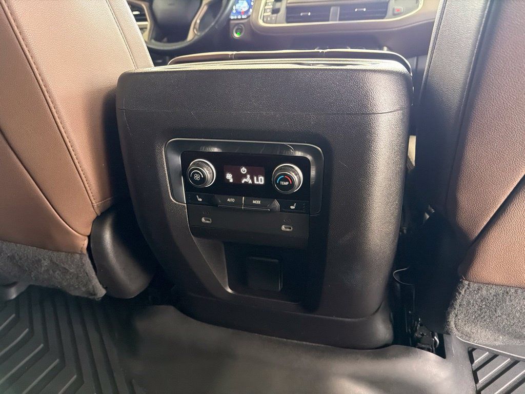 Used 2022 Chevrolet Tahoe High Country RWD image 28