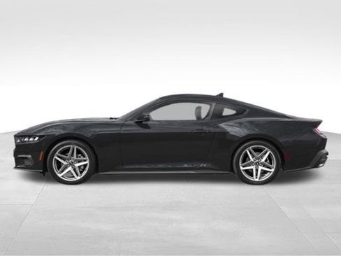 Used 2025 Ford Mustang Coupe RWD image 32