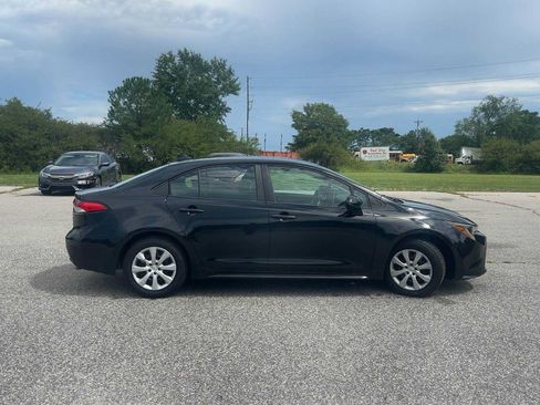 Used 2020 Toyota Corolla LE FWD image 9
