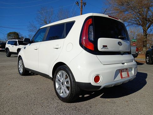Used 2019 Kia Soul + image 9