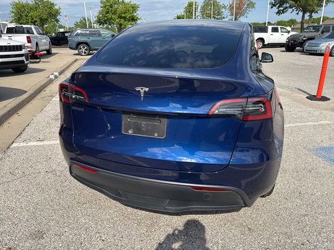 Used 2024 Tesla Model Y Long Range RWD image 25
