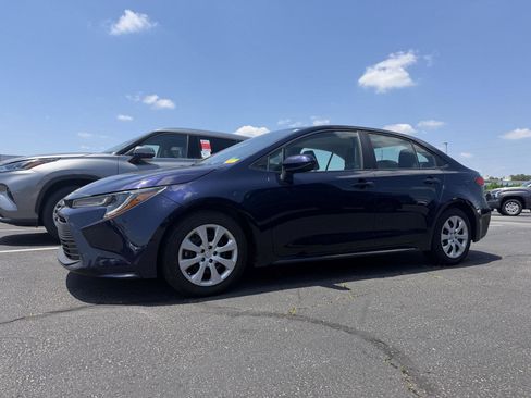 Used 2023 Toyota Corolla LE FWD image 4