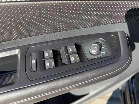 Used 2025 Volkswagen Atlas Cross Sport SEL R-Line image 15