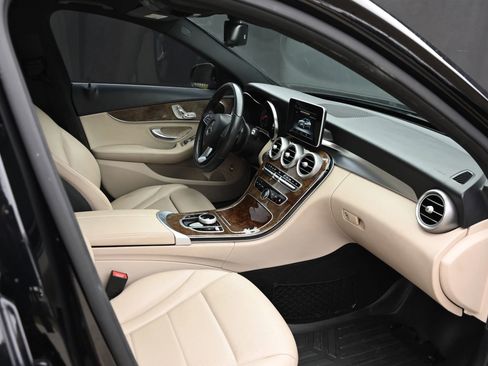 Used 2018 Mercedes-Benz C 300 Sedan image 15