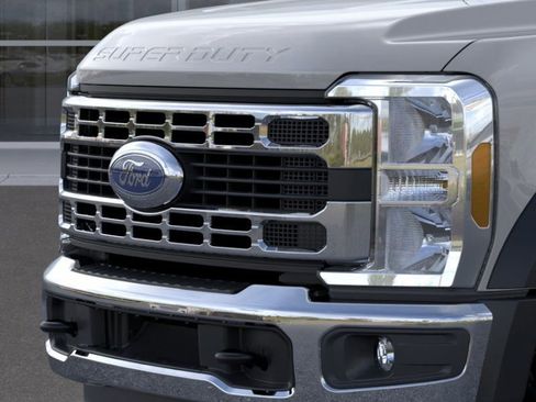New 2025 Ford F550 4x4 Crew Cab w/ XLT Value Package image 17