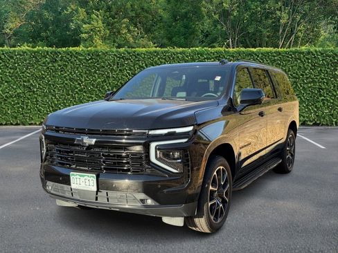 Used 2025 Chevrolet Suburban RST w/ Comfort Package image 6
