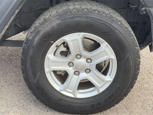 Used 2020 Jeep Wrangler Sport AWD/4WD image 9