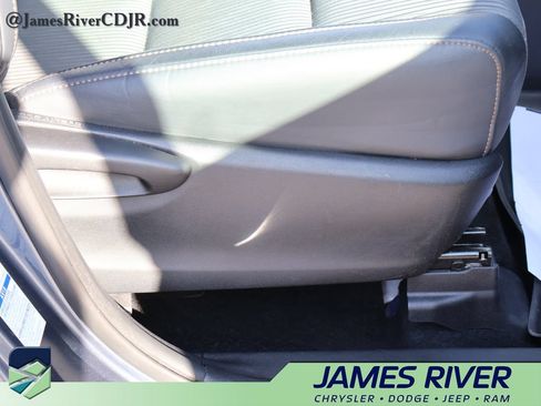Used 2019 Toyota Highlander Plus AWD/4WD image 10