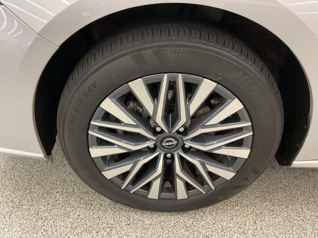 Used 2025 Nissan Altima 2.5 SV AWD/4WD image 9