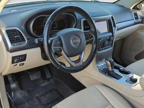 Used 2020 Jeep Grand Cherokee Laredo AWD/4WD image 10