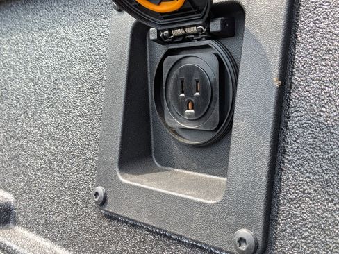 Used 2024 Toyota Tacoma TRD Off-Road w/ TRD Off Road Upgrade Package AWD/4WD image 9