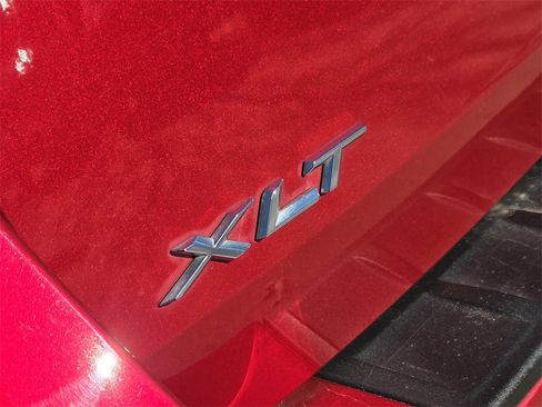 Used 2022 Ford Explorer XLT image 16