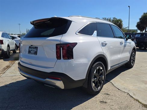 New 2026 Kia Sorento S image 8