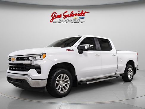 Used 2024 Chevrolet Silverado 1500 LT AWD/4WD image 3