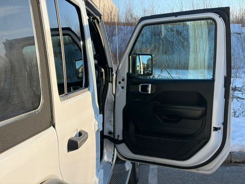 Used 2021 Jeep Wrangler Unlimited Sport image 15