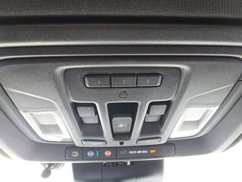 Used 2022 Chevrolet Silverado 1500 High Country w/ High Country Premium Package AWD/4WD image 39