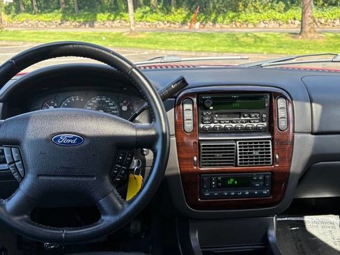 Used 2004 Ford Explorer Limited image 11