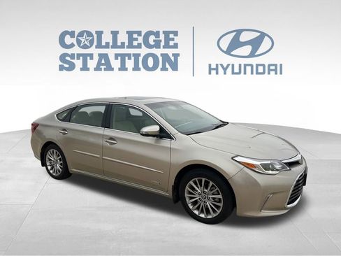 Used 2018 Toyota Avalon Limited image 12