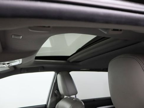 Used 2019 Toyota Highlander XLE image 26