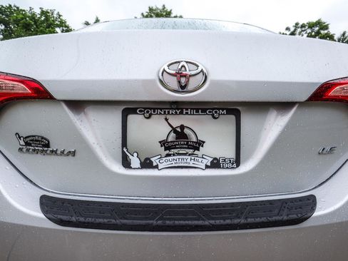 Used 2018 Toyota Corolla LE FWD image 34