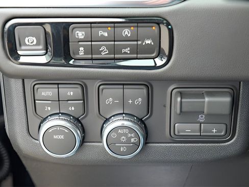 New 2026 GMC Yukon Elevation w/ Elevation Premium Package image 18