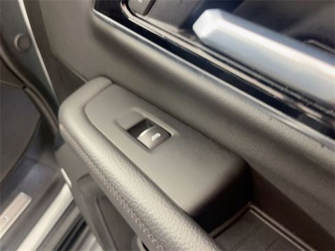 Used 2025 GMC Yukon Denali image 27