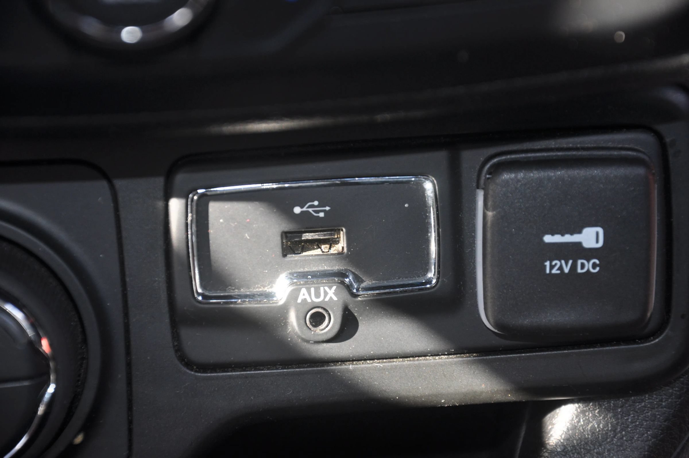 Used 2018 Jeep Renegade Trailhawk w/ Popular Equipment Group AWD/4WD image 40