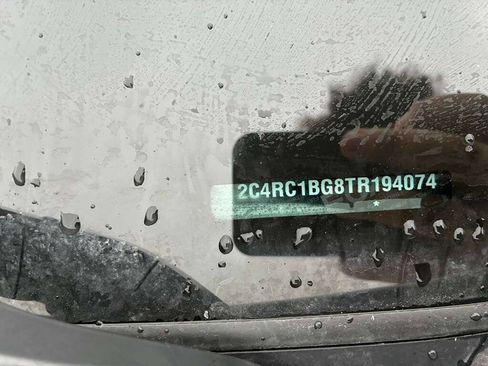 Used 2026 Chrysler Pacifica Select image 16